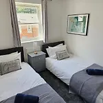 City Centre Flat In Cheltenham