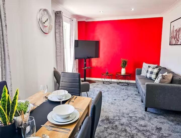 Centre Flat In Apartment *